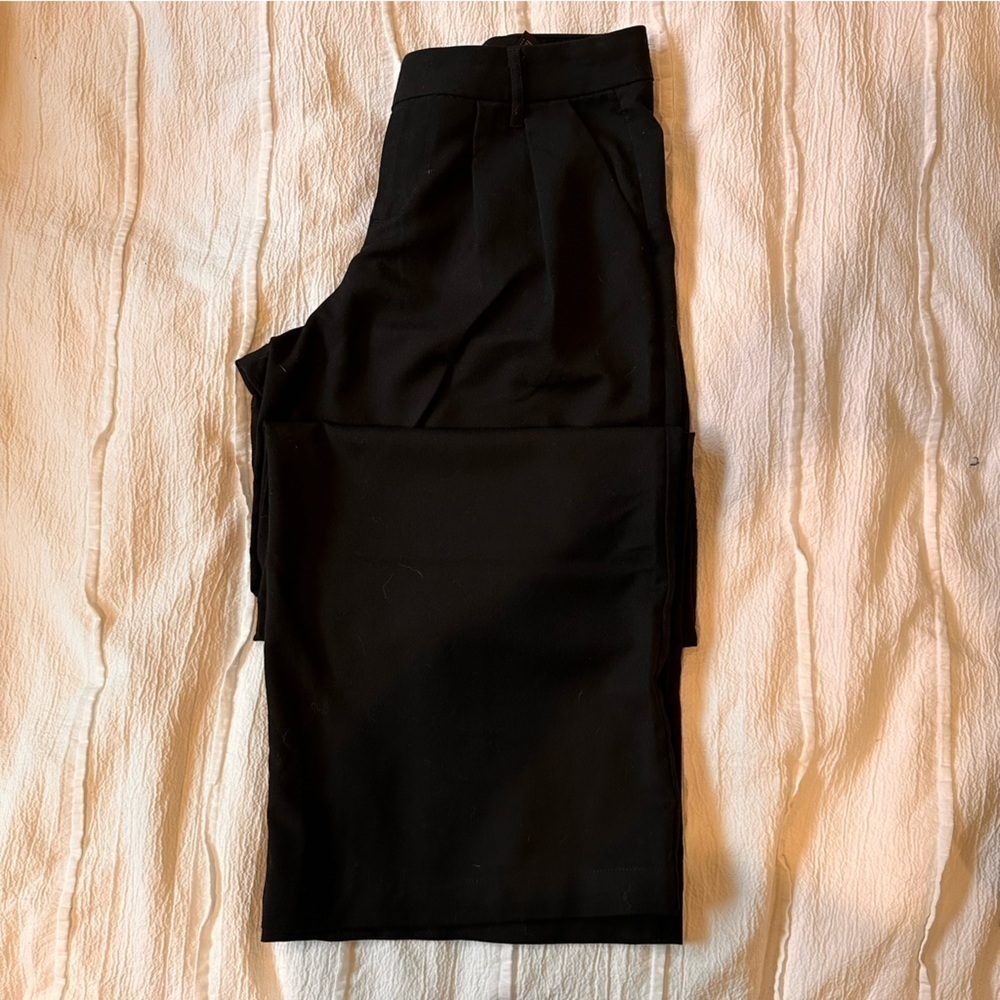 ⭐️ Divided  black wide leg dress/work pants with pleats. Size 6.
